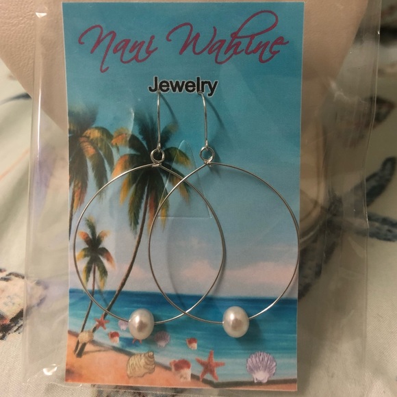 Stunning 🤩 Freshwater White Pearl Hoop Earrings - Picture 3 of 3